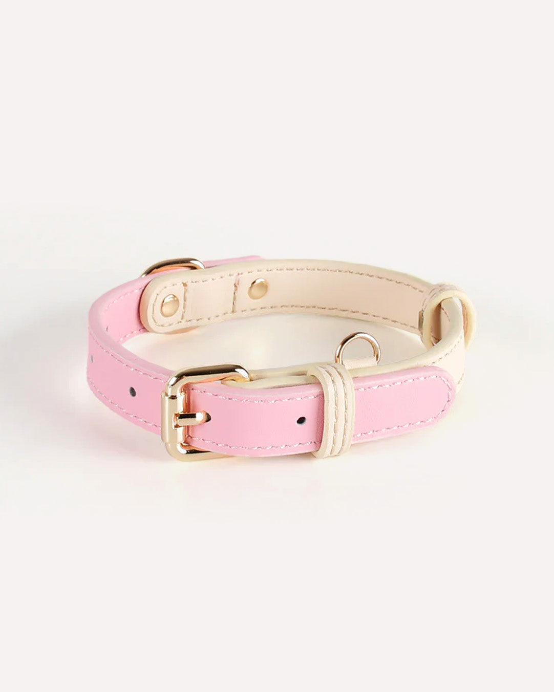 Overview of the eco-friendly two-tone genuine leather dog collar in pink, featuring its complete design.