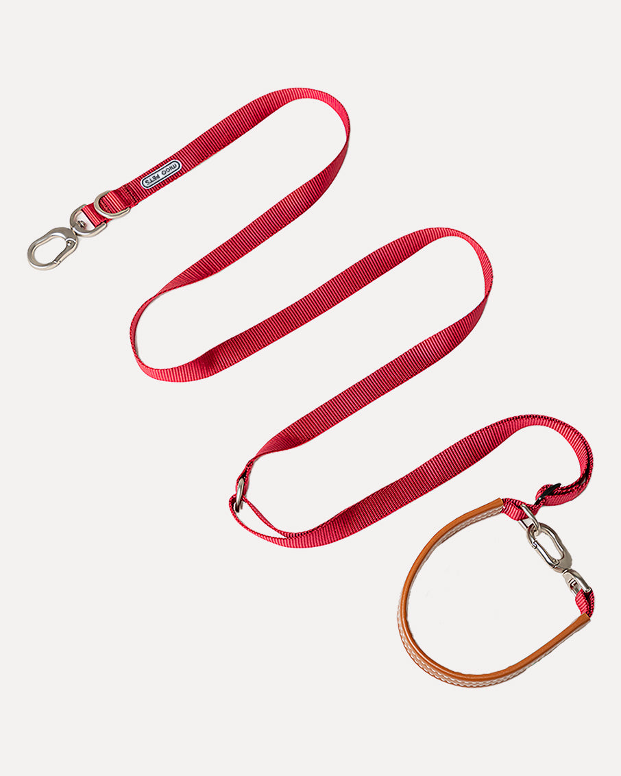 Overview of the hands-free crossbody dog leash in crimson-red, featuring its complete design.