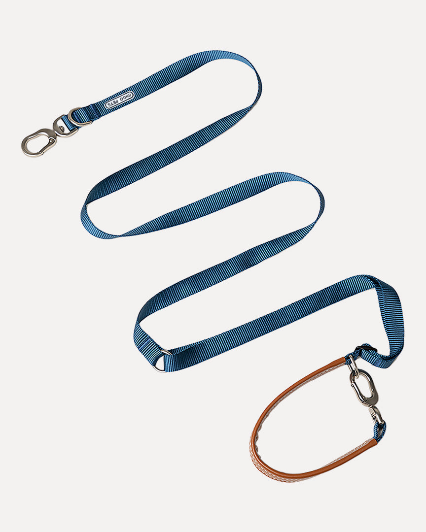 Overview of the hands-free crossbody dog leash in navy blue, featuring its complete design.