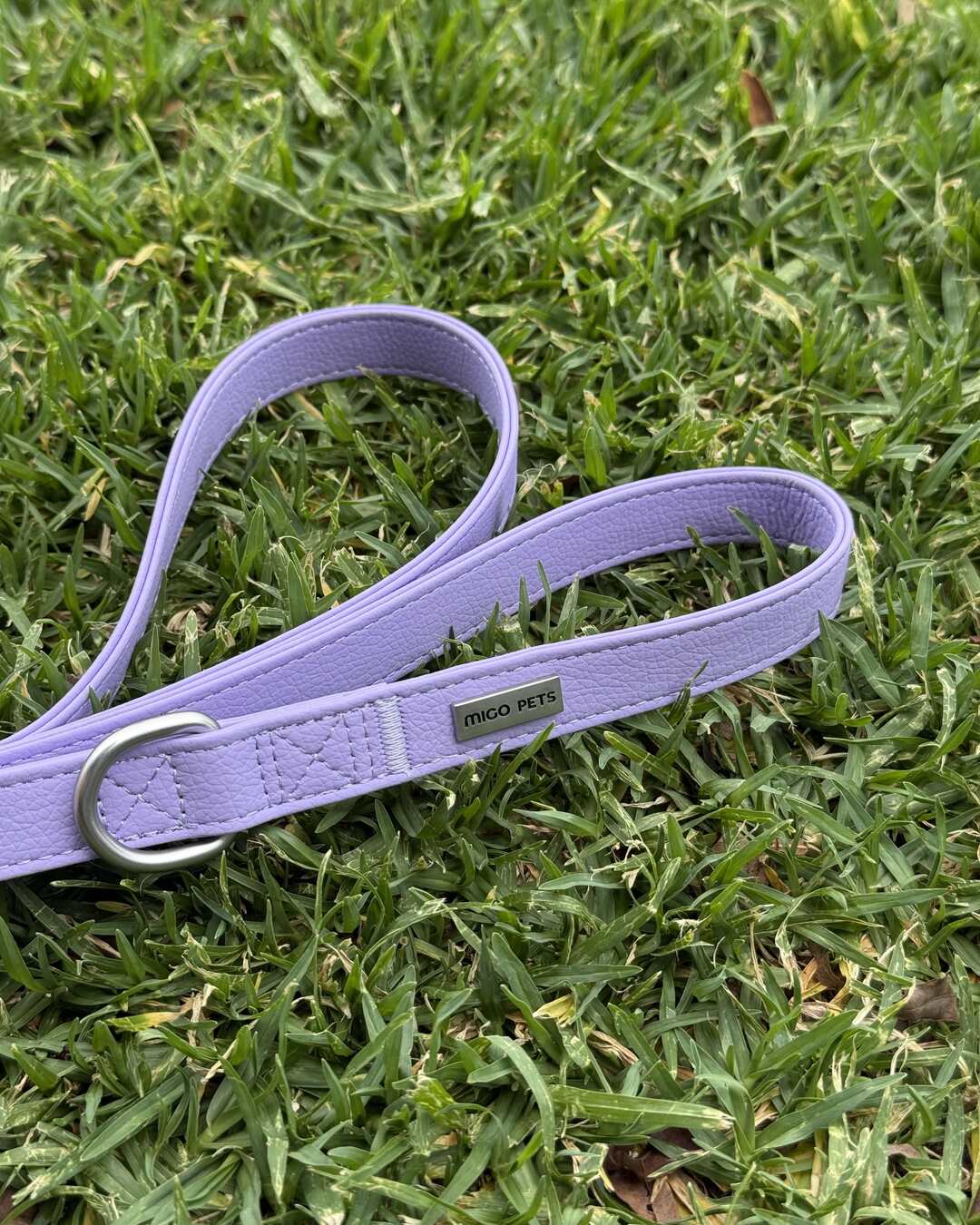 Soft purple waterproof dog leash with matte zinc alloy hardware