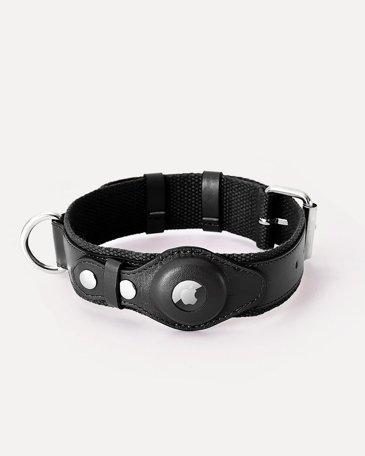 Overview of the airtag dog collar brown in black, featuring its complete design.