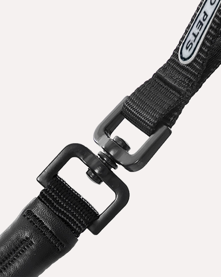 Close-up of the heavy duty dog slip lead, highlighting the 360° swivel hook that prevents the leash from tangling during use.