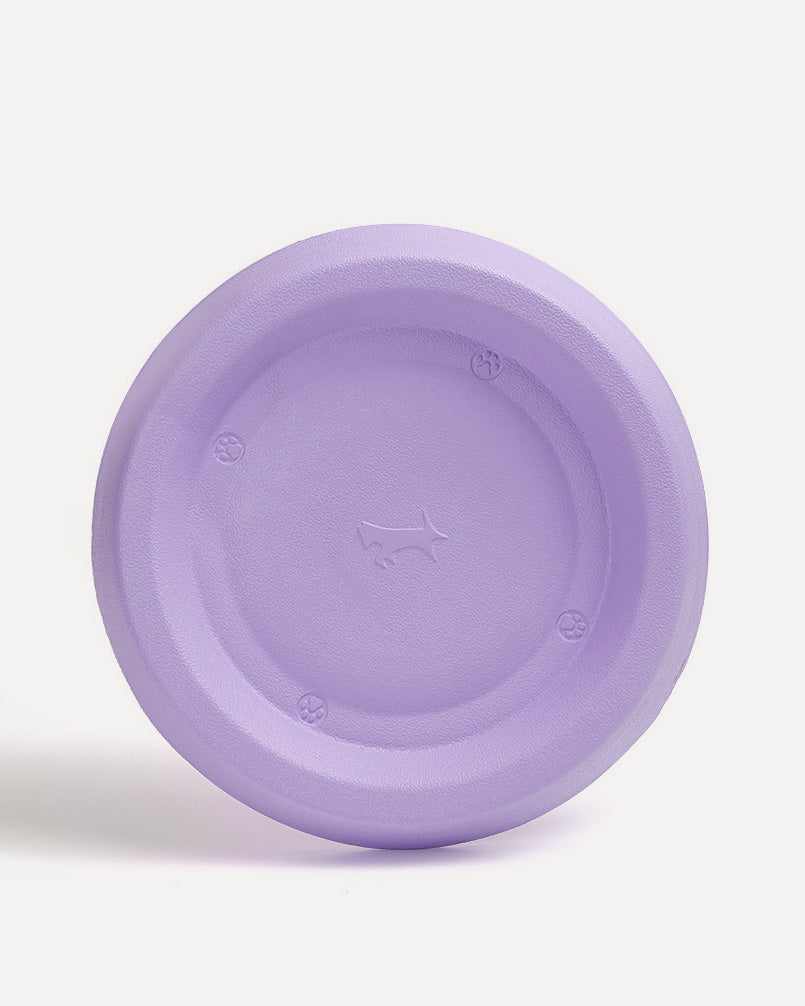 Overview of the soft floating and easy-to-clean dog frisbee in purple, featuring its complete design.