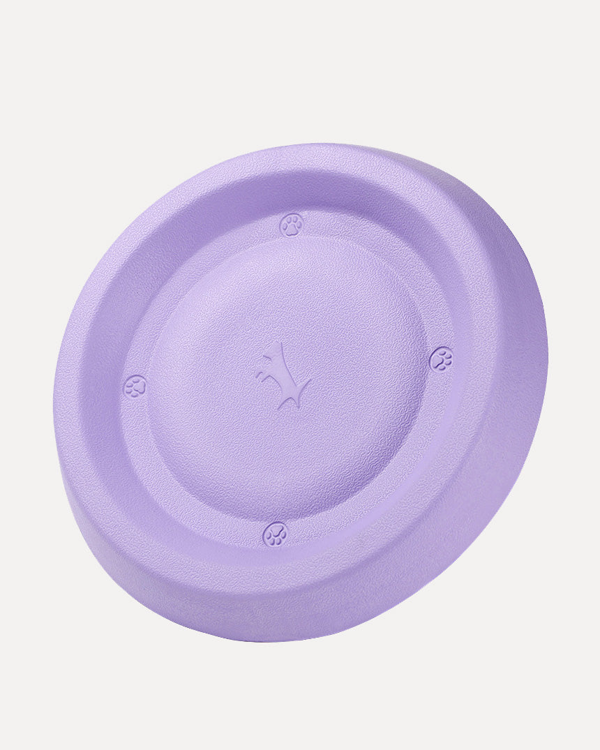 Overview of the soft floating and easy-to-clean dog frisbee in purple, featuring its complete design.