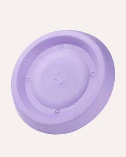 Overview of the soft floating and easy-to-clean dog frisbee in purple, featuring its complete design.