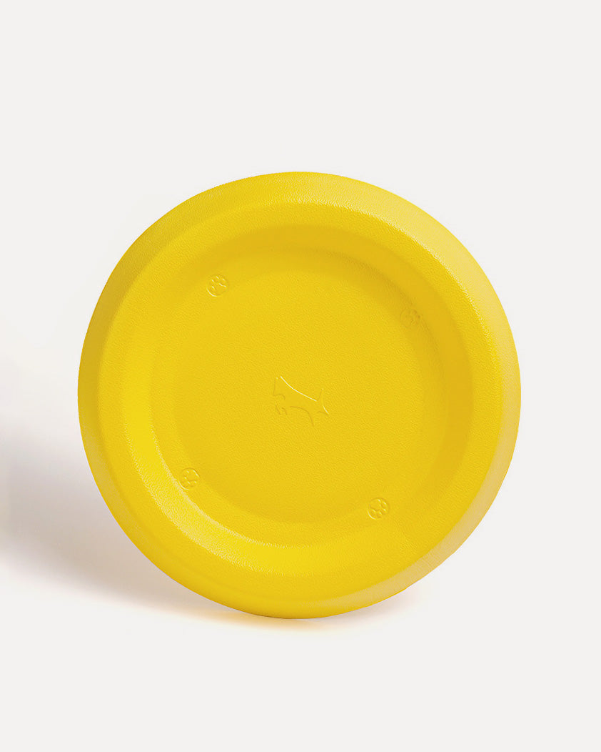 Overview of the soft floating and easy-to-clean dog frisbee in yellow, featuring its complete design.