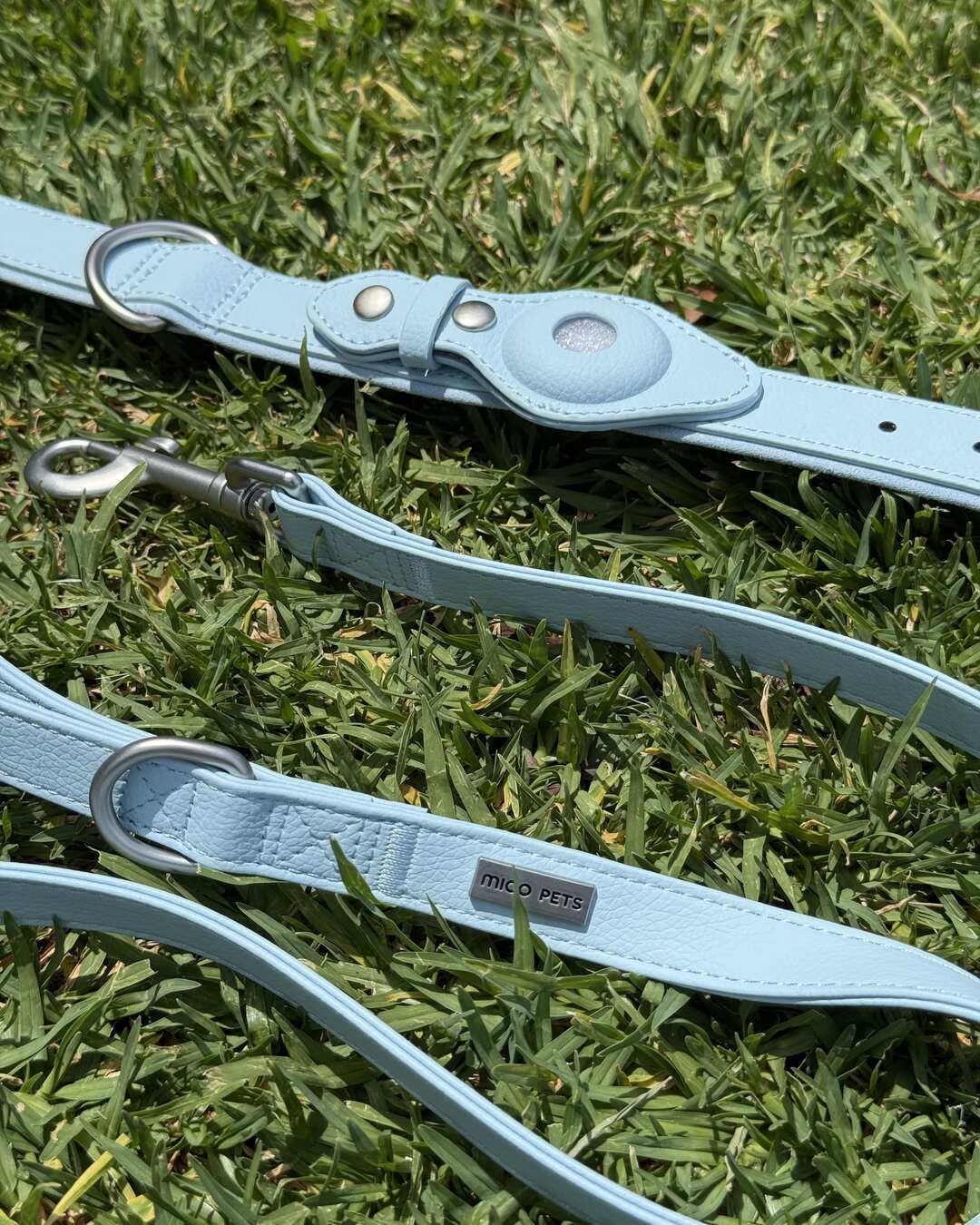 Waterproof dog leash and Airtag collarwith zinc alloy hardware and vegan leather